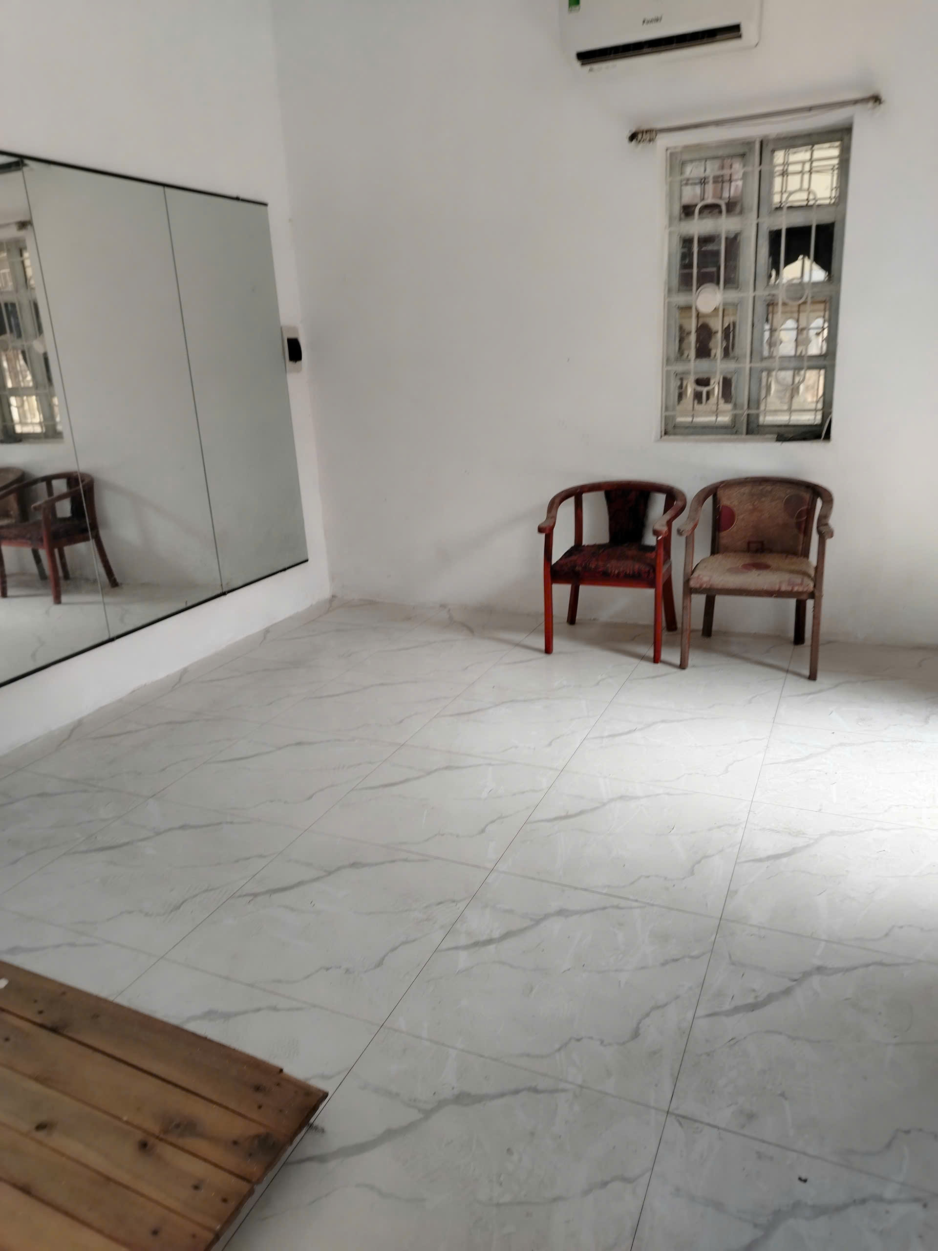 Cho thuê nhà nguyên căn Đê Trần Khát Chân, 4 tầng, 2 ngủ, ở GĐ, nhóm chỉ 7.5 Triệu - Ảnh 1